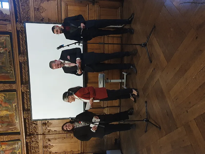 Aylin Kaya, Mohammad Tafreshi (VFA-Sch&uuml;ler:innen), Petra J&auml;hnke und Martin Morain (angehende Verwaltungsfachwirt:innen)