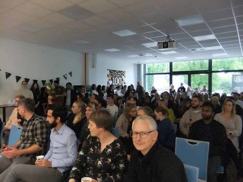 Beginn der Feier in der Aula